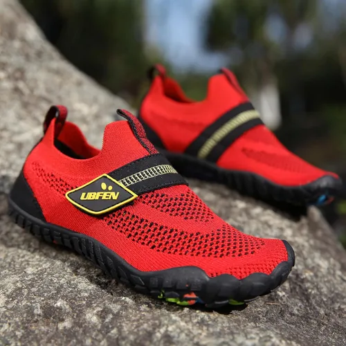Vista 2 de UBFEN Zapatos de agua para niños y niñas, de secado rápido, ligeros, calcetines acuáticos para niños pequeños y grandes, zapatos de natación