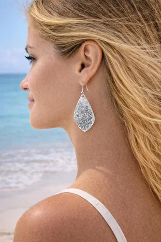 Vista 2 de Pendientes de plata de ley con diseño de lágrimas desgastadas con sello floral, hechos a mano, para mujer