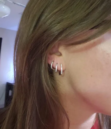 Vista 7 de Juego de 4 pares de aretes de aro pequeños de plata de ley 925 para mujer, con circonita cúbica, aretes de hélix para múltiples piercings