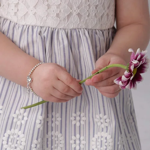 Vista 3 de Pulsera de plata de ley u oro para bebés, niños o mujeres con dije de corazón para niñas, Plata