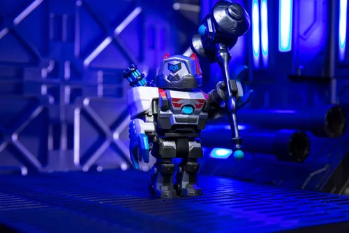 Vista 3 de Roblox Action Collection - Robot 64: Beebo + DuelDroid 5000 Paquete de dos figuras [incluye 2 artículos virtuales exclusivos]