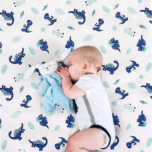 Vista 6 de Juego de ropa de cama para cuna de dinosaurio para niños, color azul, juego de ropa de cama de 3 piezas de alta calidad, juego de cuna de guardería