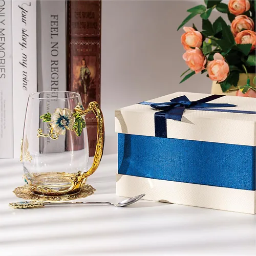 Vista 3 de Taza de té con flores, taza de café de vidrio con mariposa y margarita, con cuchara, caja de regalo para su mamá, esposa, abuela, niñas, amigas