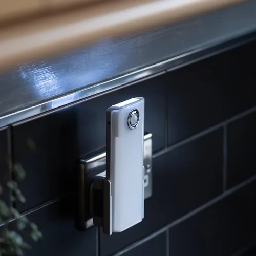 Vista 3 de Xtralite Duo Lux - Linterna LED recargable 3 en 1, luz nocturna dual con sensor de movimiento y modos de atardecer a amanecer, y luz automática
