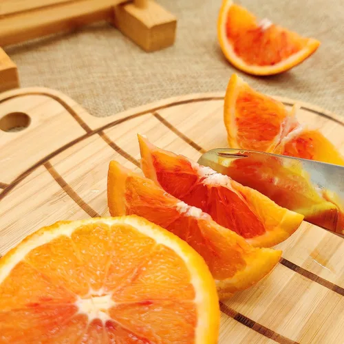 Vista 5 de Youkoo Juego de tabla de cortar de bambú pequeña, mini tabla de cortar de madera de frutas, tabla de queso con forma de caracol y abeja