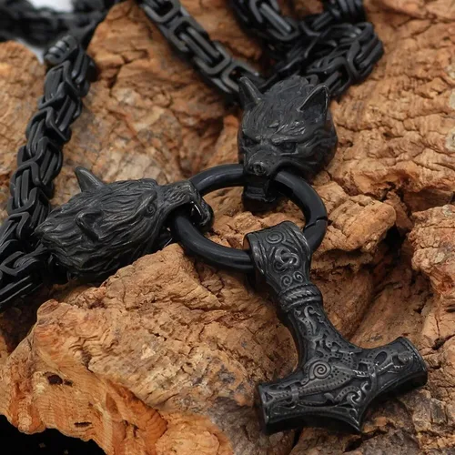 Vista 2 de Collar Viking Mjolnir para hombre, de acero inoxidable, color negro, cadena bizantina Geri Freki Wolf de 28 pulgadas, Acero inoxidable, No es una