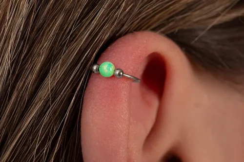 Vista 19 de Variedad de aretes de aro para cartílago