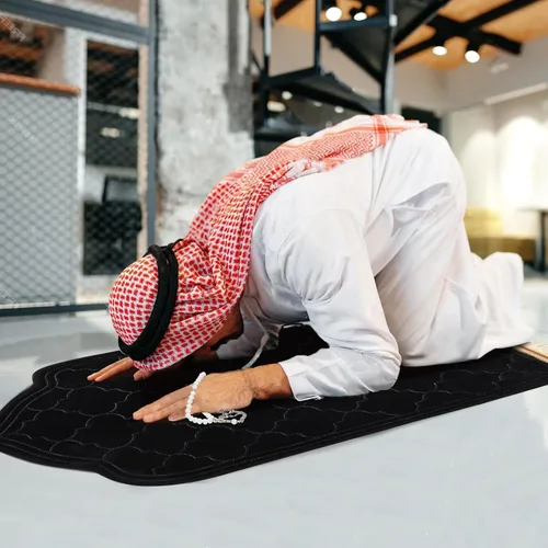 Vista 2 de FUMMI Alfombra de oración musulmana, antideslizante, suave, islámica, para hombres y mujeres, elegante Janamaz con cuentas Tasbih (negro)