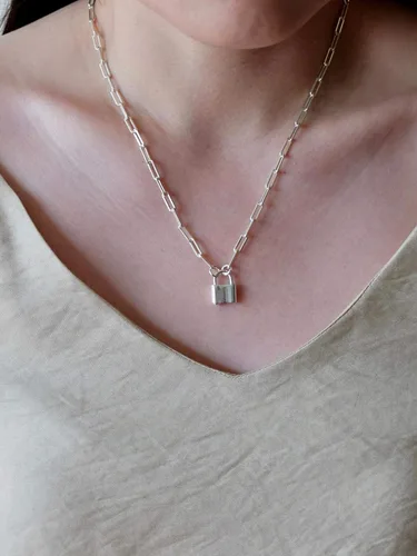 Vista 3 de BOUTIQUELOVIN Collar de candado chapado en oro de 14 quilates para mujeres y niñas, cadena de eslabones con clip de papel, no se deslustra