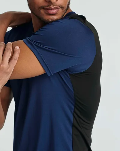 Vista 4 de Real Essentials Paquete de 5 camiseta de manga corta para hombre, cuello redondo, camiseta deportiva para correr, gimnasio, entrenamiento, camiseta