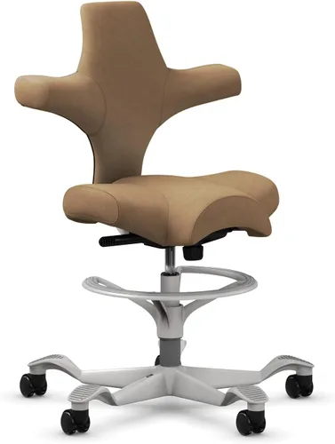 Vista 44 de HAG Capisco Sit to Stand - Silla de pie con marco negro, tapizada de ónix negro con anillo para el pie Negro Onyx