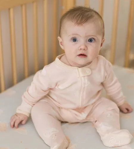 Vista 5 de Burt's Bees Baby Pijama con pies de algodón orgánico para niña