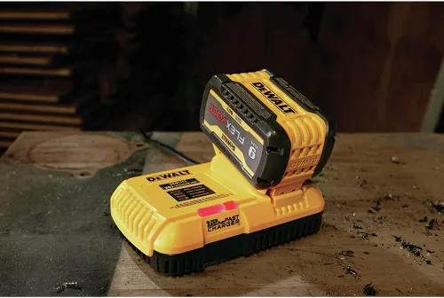 Vista 4 de Cargador de batería DEWALT, 20V + Cargador rápido Flexvolt (DCB1112)