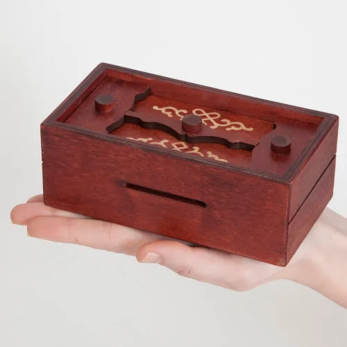 Vista 2 de Bits and Pieces Caja de rompecabezas de dinero secreto, caja de rompecabezas griego Camuflaje tu dinero en efectivo, rompecabezas de madera