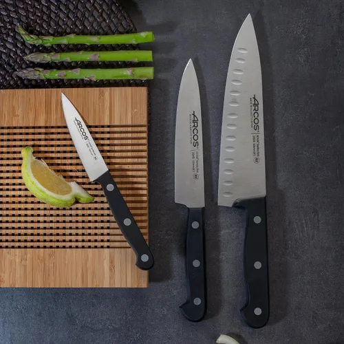 Vista 2 de ARCOS Juego de cuchillos de 3 piezas en acero inoxidable. 2 cuchillos de chef y 1 cuchillo de pelar. Cuchillos de cocina profesionales con mango
