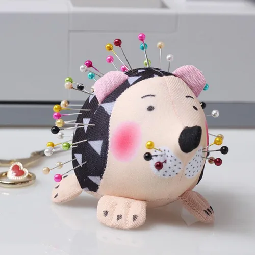 Vista 3 de HONEYSEW Cojines de pasador para coser lindo soporte de alfiler de retazos 2 piezas DIY Craft Hedgehog