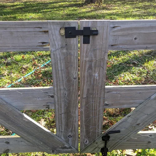 Vista 3 de Pestillo de puerta de valla de 5.5 pulgadas resistente para valla de madera para exteriores, gabinetes, cobertizos, puertas correderas y puerta