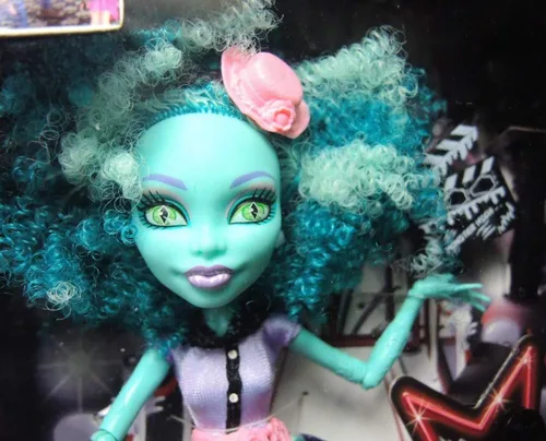 Vista 3 de Mattel Monster High Frights, Camera, Action! Muñeca Belle Honey Swamp