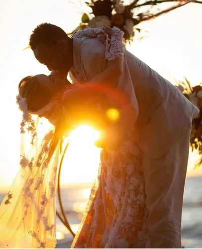 Vista 5 de Bohemian Wedding Veil with 3D flowers and pearls light Ivory bridal veil