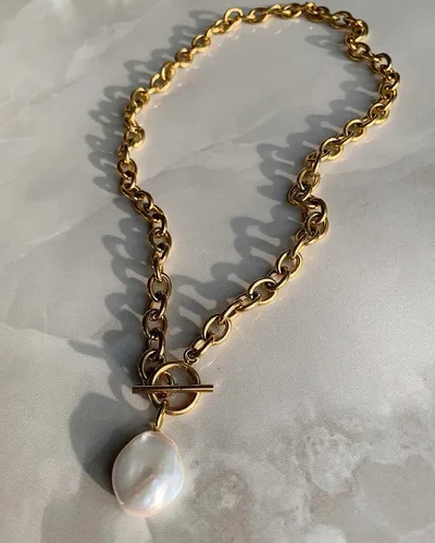 Vista 7 de CULT OF SUN Collar con colgante de perlas chapado en oro de 18 quilates