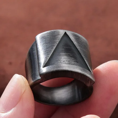Vista 3 de Anillo retro simple vikingo Valknut triangular, nórdico, de acero inoxidable, para hombre, anillo vikingo, joyería de moda, negro, 10