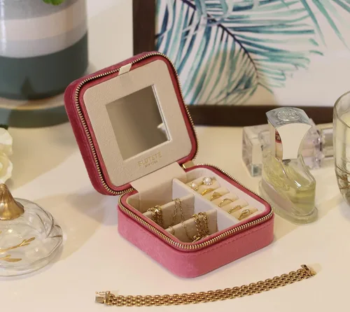 Vista 5 de BLUTETE Joyero de viaje organizador de terciopelo con espejo, anillos, aretes, collares, caja organizadora de almacenamiento (rosa baya)