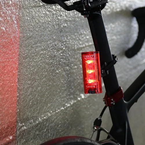 Vista 5 de CATEYE - Luz trasera LED trasera cinética ajustada para bicicleta (cinética ligera) Luz trasera con visibilidad de 360 grados, cinco LED, tres