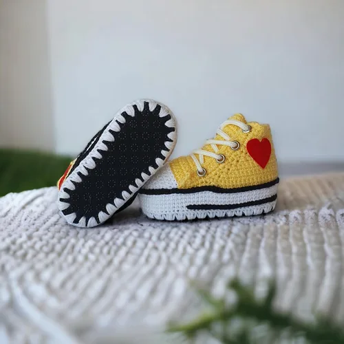 Vista 6 de Handmade Yellow Crochet Baby Sneakers Booties, Unique Gender-Neutral Newborn Socks, Customizable Baby Shower Gift, Custom Baby Gifts, Baby Girl/Boy