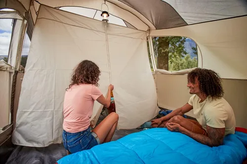 Vista 5 de Coleman WeatherMaster Camping Tent with Rainfly & Room Divider, Spacious Weatherproof Family Tent with Carry Bag