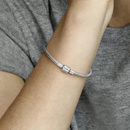 Vista 8 de PANDORA Moments - Pulsera de cadena de serpiente con cierre de barril, Metal
