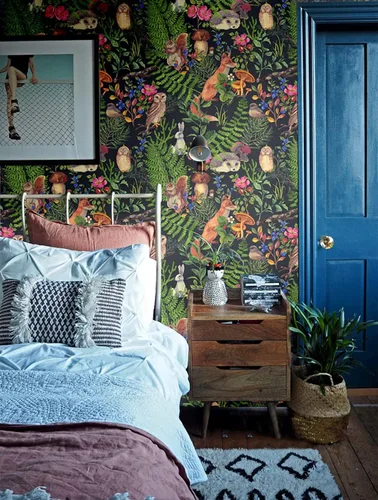 Vista 2 de Blooming Wall Papel tapiz autoadhesivo con diseño de animales lindos en bosque verde Fondo oscuro