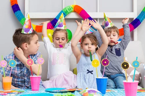 Vista 7 de 24 popotes reutilizables con forma de dona y arco iris loco para suministros de fiesta de cumpleaños, decoraciones de fiesta con 2 cepillos