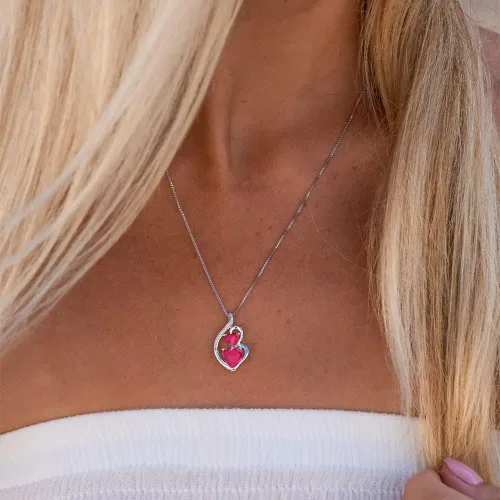 Vista 2 de Collar de corazón de rubí creado en laboratorio con acento de diamantes con cadena de 18 pulgadas