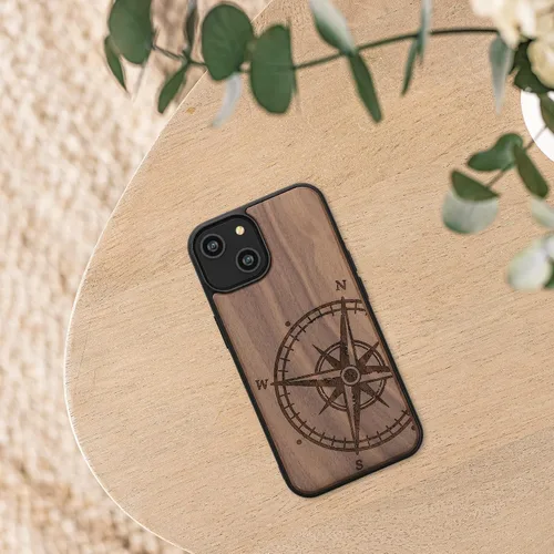 Vista 2 de kwmobile Funda de madera compatible con Apple iPhone 14, brújula de navegación, color marrón oscuro
