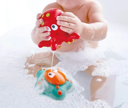 Vista 5 de Hape Ocean Floor Squirters Coloridos juguetes de baño para bebés y niños pequeños, coloridos juguetes de baño para bebés y niños pequeños, juego