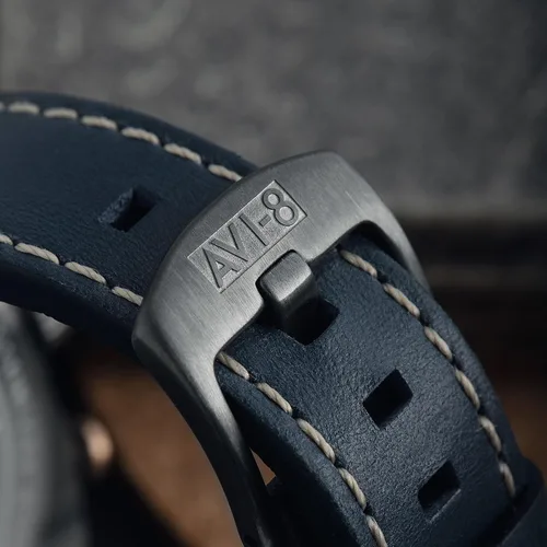 Vista 8 de AVI-8 Hawker Hunter Reloj de piloto para hombre – Atlas Dual Time Cronógrafo, movimiento de cuarzo japonés, caja de acero inoxidable de 43mm, correa