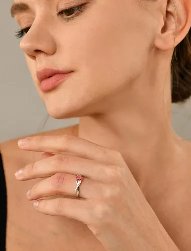 Vista 3 de YL 925, Anillo de compromiso de plata, piedra de nacimiento de corte redondo de 5MM, anillo infinito para mujer 01-Granate-Enero