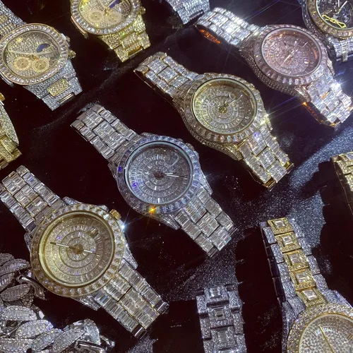 Vista 5 de ICEDIAMOND Reloj de pulsera con calendario de diamantes de circonita cúbica de 1.654in, chapado en oro, piedras de circonita brillantes, esfera