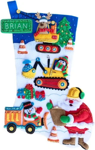 Vista 2 de MerryStockings The North Pole Construction Company Kit de adornos de fieltro