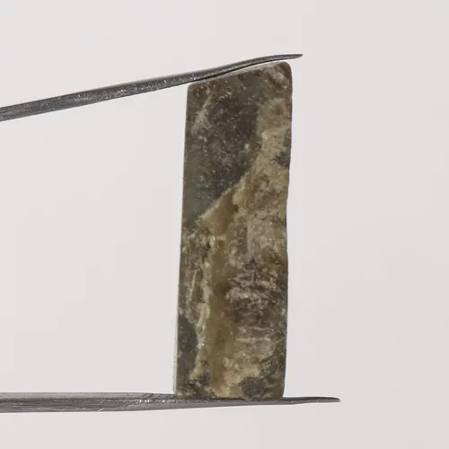Vista 3 de GEMHUB Piedra preciosa de labradorita negra natural de tamaño pequeño con certificación de 58.05 CT para hacer joyas y envolver alambres