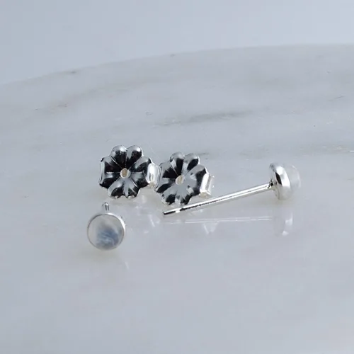 Vista 80 de Aretes pequeños de plata de ley para cartílago, tragus, hélix, múltiples piercings hipoalergénicos, piedra natal para mujer, juego de bisel