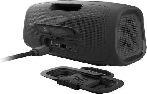 Vista 3 de JBL BassPro Go - Subwoofer alimentado para vehículo y altavoz Bluetooth portátil de rango completo, Negro