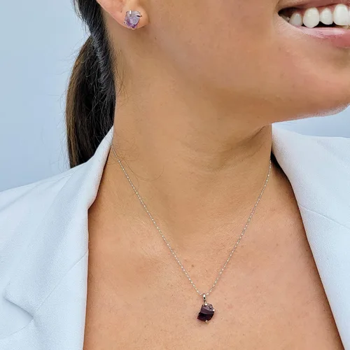 Vista 5 de Collar de cadena con colgante de piedra preciosa natural en bruto con oro blanco sobre plata de ley 925, piedra natal delicado regalo solitario