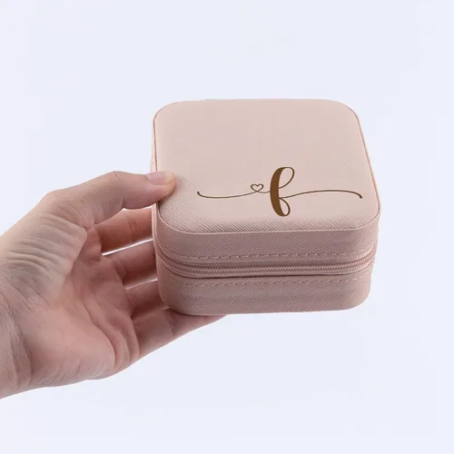 Vista 4 de Joyero con iniciales letra F, regalo para mujeres y niñas, organizador de joyas de viaje, estuche de almacenamiento para aretes, anillos, collares