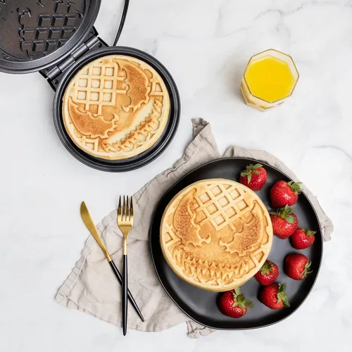 Vista 5 de Uncanny Brands Marvel Venom Waffle Maker -Máscara de Spidey en tus gofres- Plancha para gofres