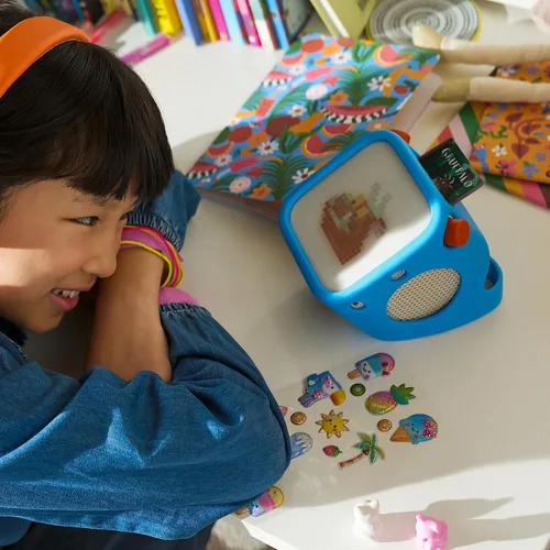 Vista 5 de Reproductor YOTO (3ª Gen.) + Crea tu propia tarjeta – Altavoz Bluetooth para niños, dispositivo todo en uno sin pantalla para historias, música
