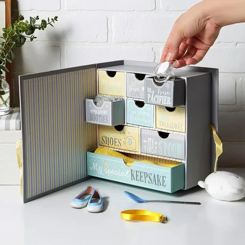 Vista 6 de Votum Caja de Recuerdos para Bebé para Memorias Preciadas, Luna y Estrellas - Ligera, Cajas para Bebé Hechas a Mano con 9 Compartimentos Etiquetados