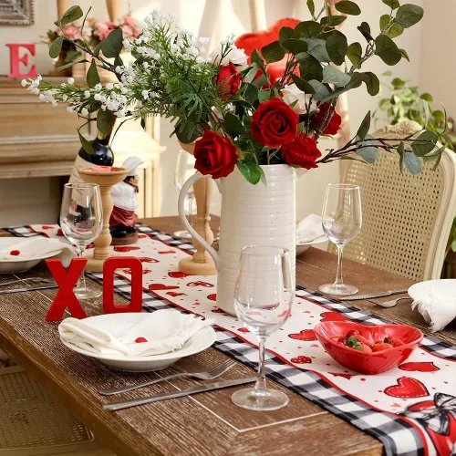 Vista 3 de GEEORY Camino de mesa para el día de San Valentín de 13 x 72 pulgadas, corazones rojos y lunares, decoración decorativa de mesa de granja