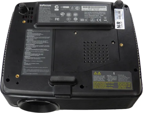 Vista 3 de InFoucs IN104 Proyector DLP portátil, listo para 3D, XGA, 2700 lúmenes