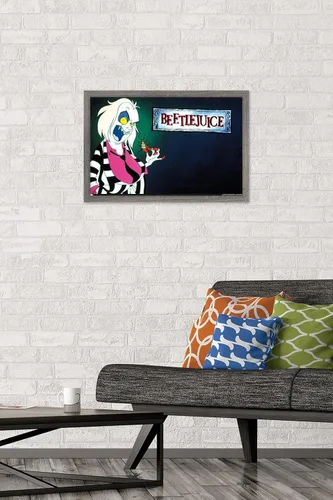 Vista 2 de Trends International Beetlejuice: Animado - Póster de pared de arte clave, 14.72 x 22.37 pulgadas, versión enmarcada de madera de granero Versión